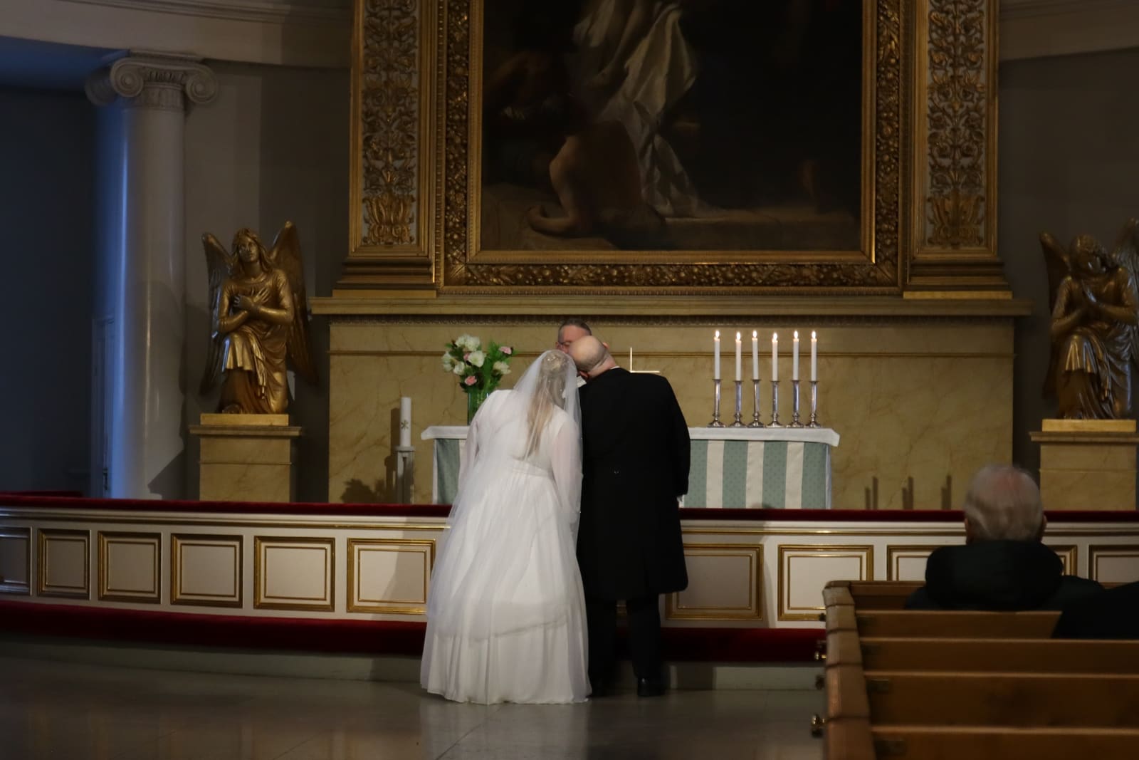 Krista ja Henrik vihittiin Helsingin tuomiokirkossa – pari sai mätsin Swoony-deittisovelluksessa